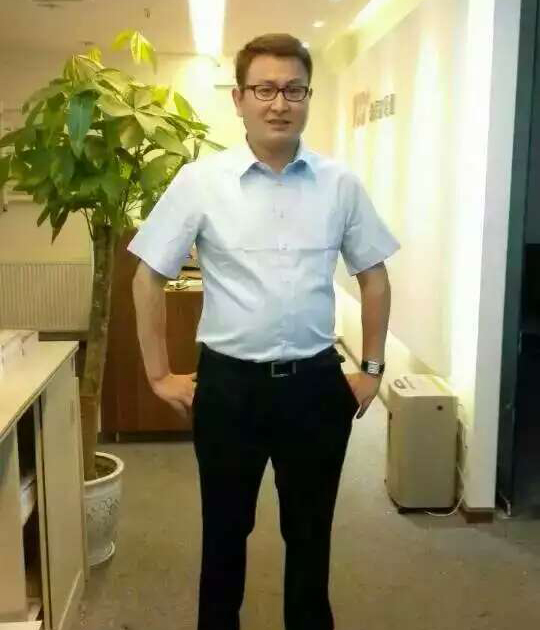 曹柏春 